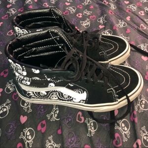 Skulls high top Vans Shoes w6.5